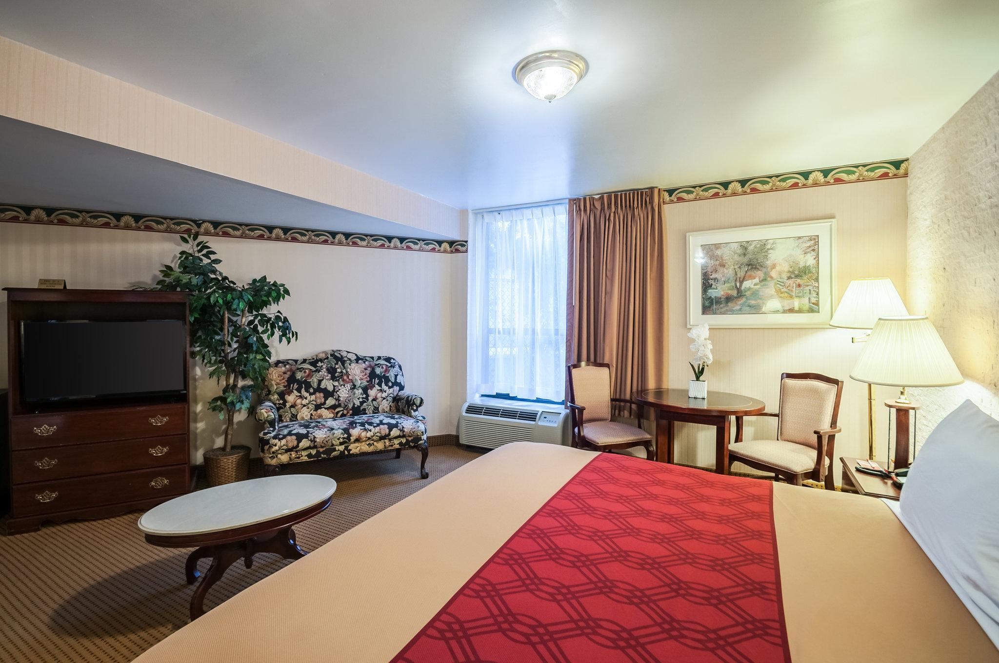 Lodge Econo Metro *